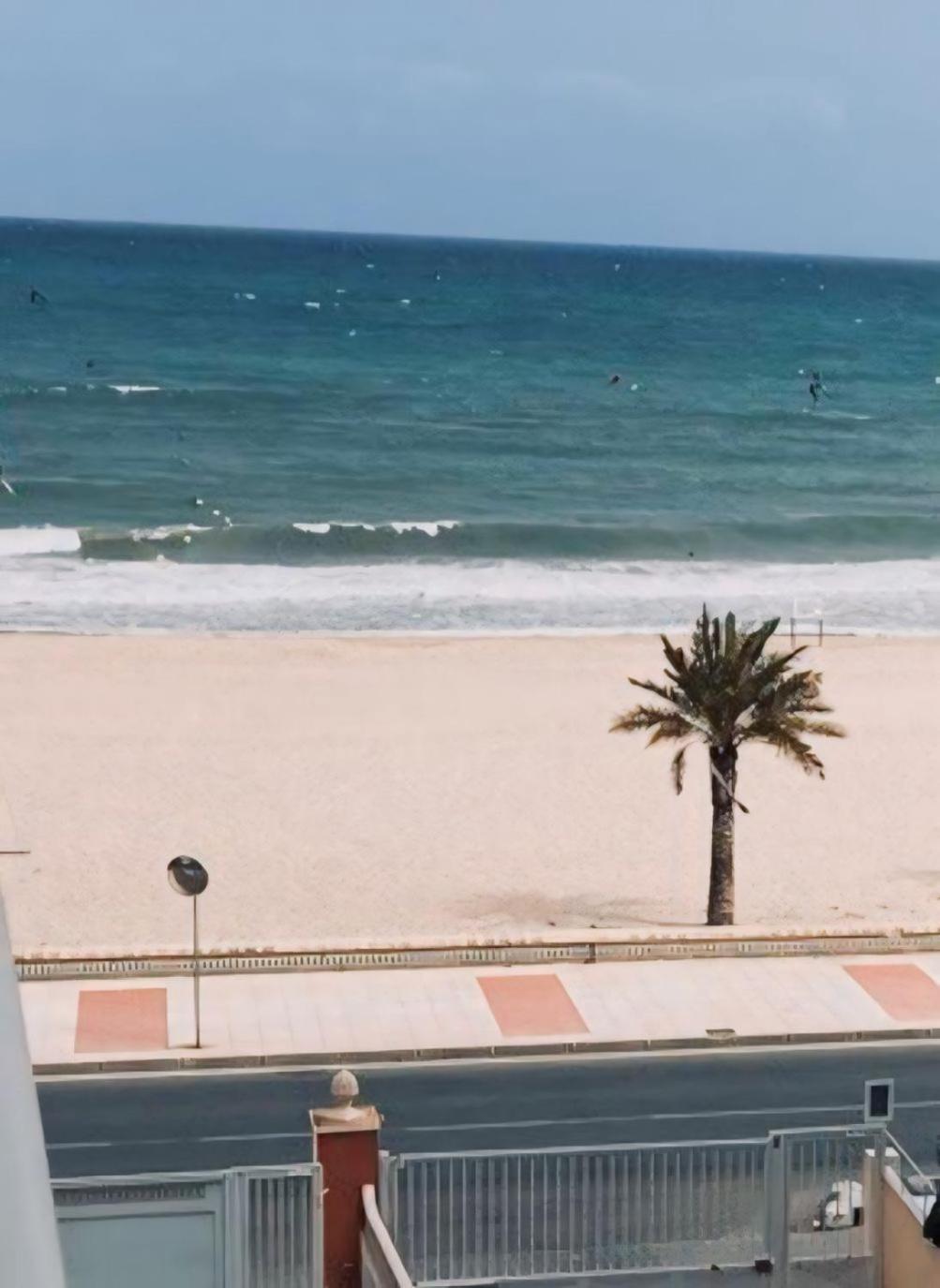 50 Pasos Hacia El Mar Apartment El Campello Luaran gambar